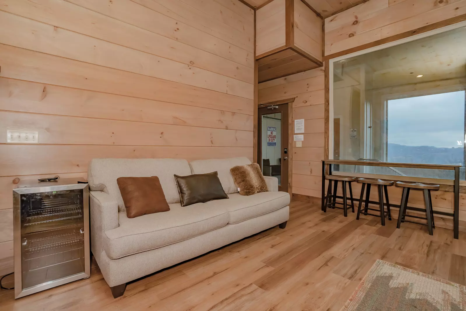 RoofTop Summit Lodge