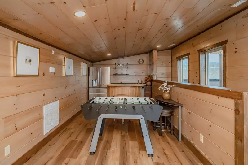 RoofTop Summit Lodge