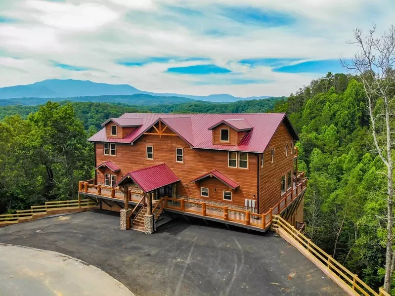 large cabin in the smoky mountains
