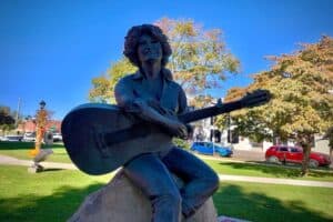 Dolly Parton Statue 
