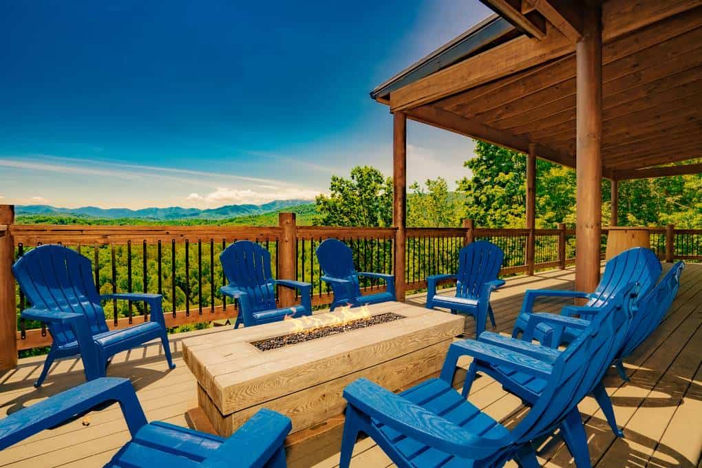 Fire Pit on the deck of pigeon forge luxury cabin