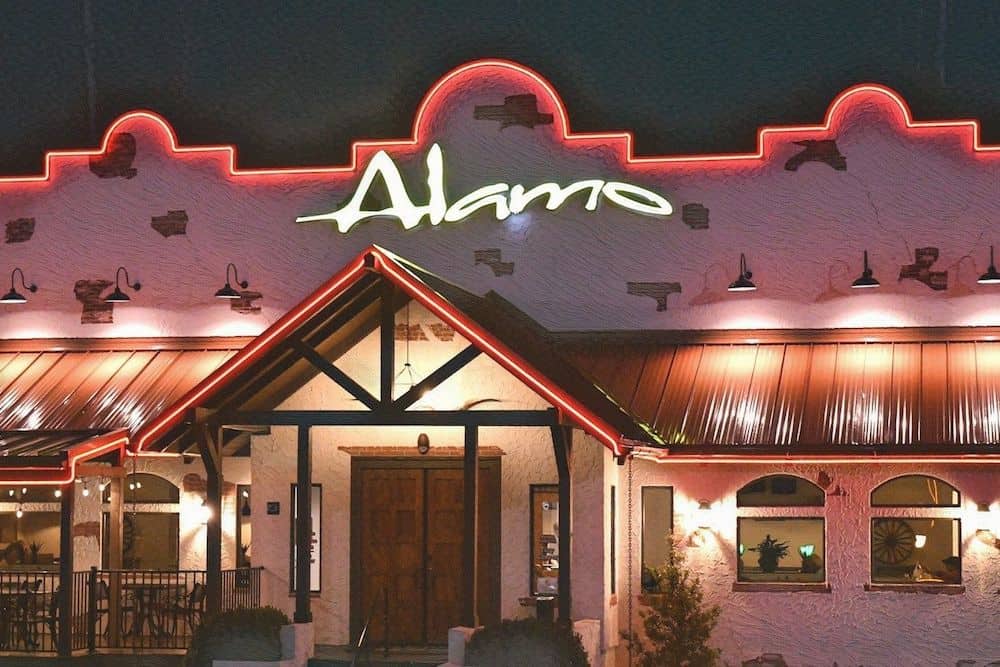 alamo steakhouse building in pigeon forge
